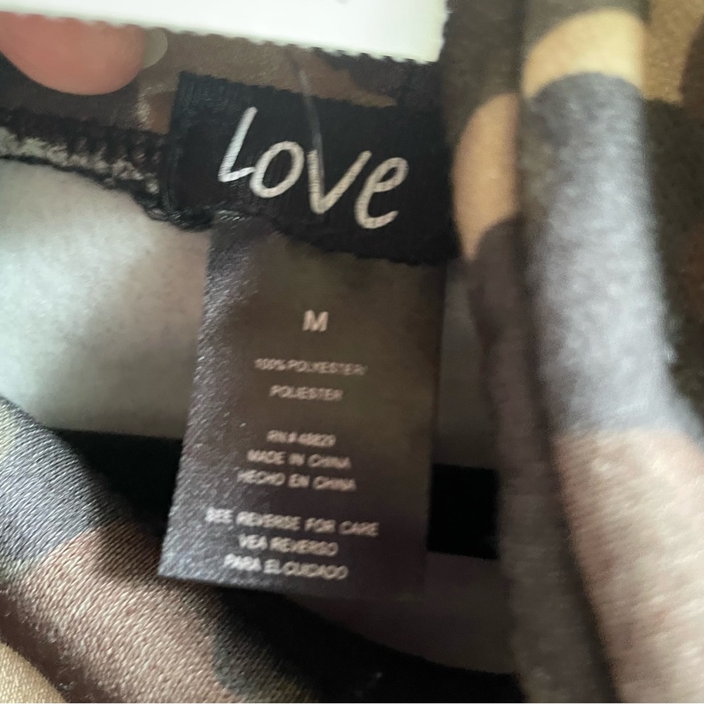 Camouflage Cowl Neck Drawstring Sweatshirt. Gold LOVE Spell-out on Sleeve. M - Picture 5 of 14